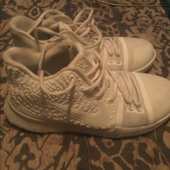 all white kyrie 3s